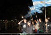 Bandera Vecinal junto a los Veteranos en Vigilia de Malvinas